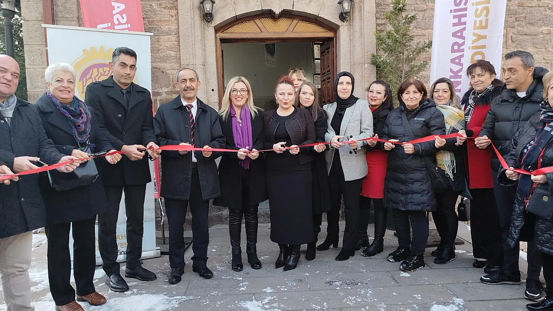 Cumhuriyet'in Öncü Kadınları Sergisi Afyonkarahisar'da Açıldı