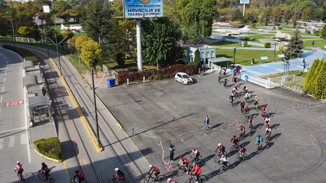 Cumhuriyet’in 100'üncü yılı için 100 kilometre pedal çevirdiler