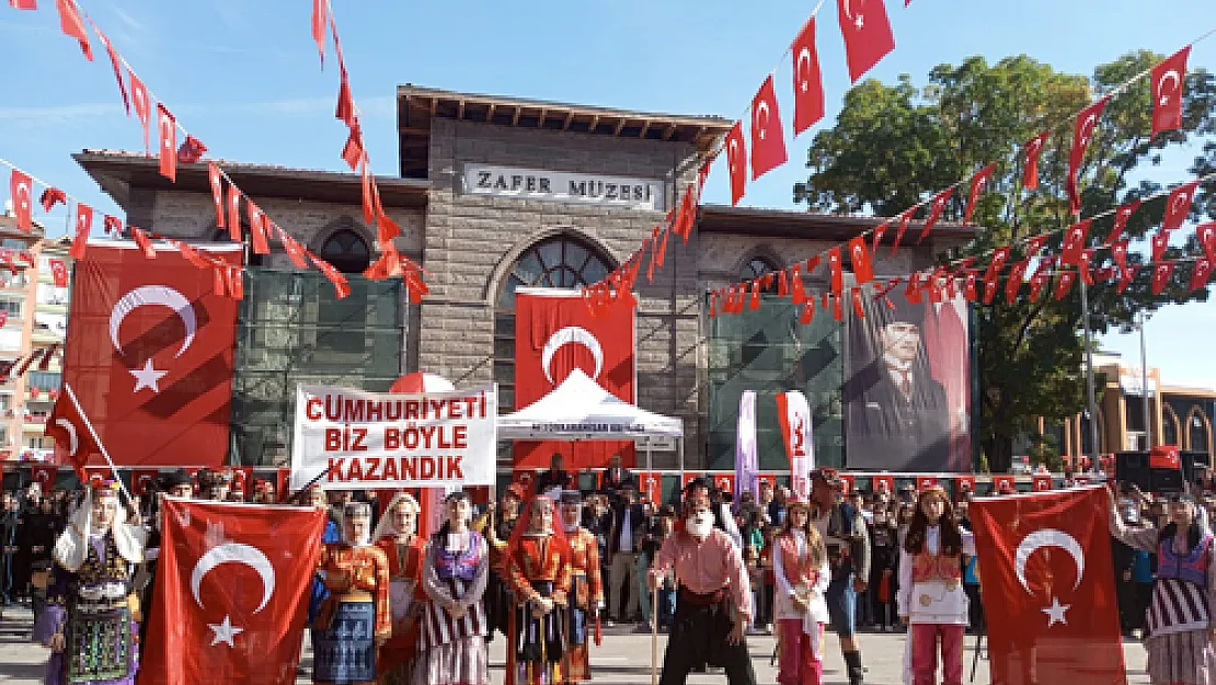 Cumhuriyet'in kazanıldığı topraklarda 100.'ncü yıl coşkusu