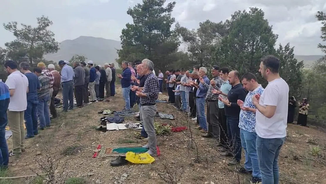 Dazkırı’da da yağmur duasına çıkıldı