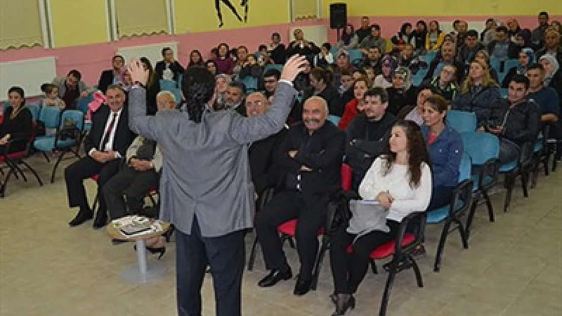 Dazkırı'da 'Farkında Mısınız' semineri yapıldı