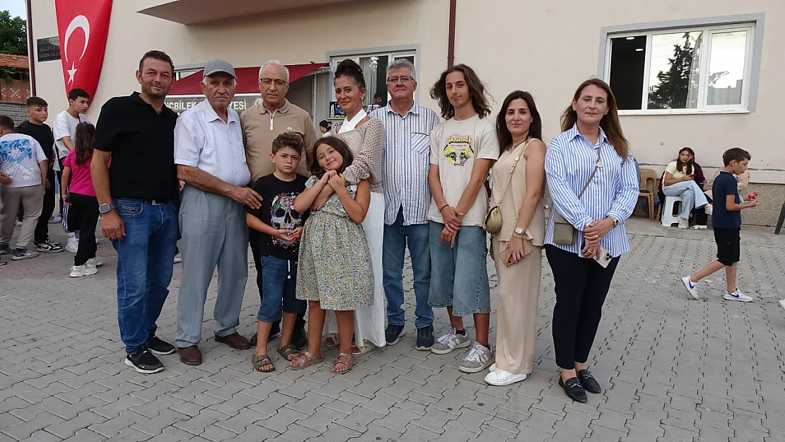 Demirbilekli Çocuklara Almanya'dan Sürpriz Oyuncak Yağmuru