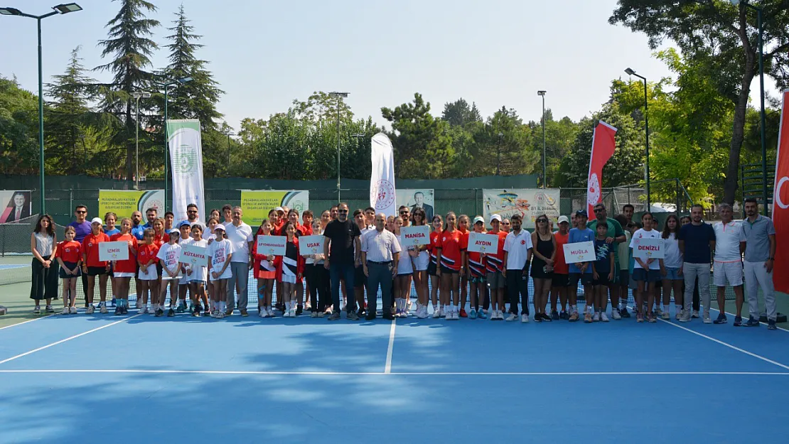 Demirci, ANALİG Tenis Turnuvasına Ev Sahipliği Yapıyor