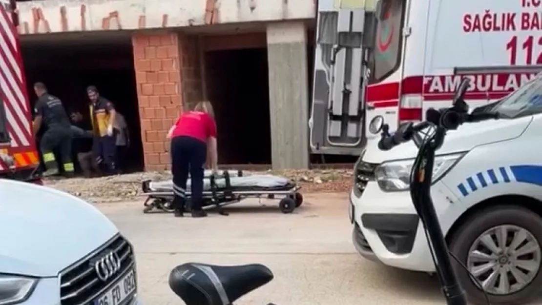 Dengesini Kaybeden Adam Asansör Boşluğuna Düştü