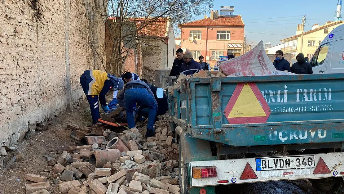 Deprem enkazında değil, duvar enkazı altında kaldı