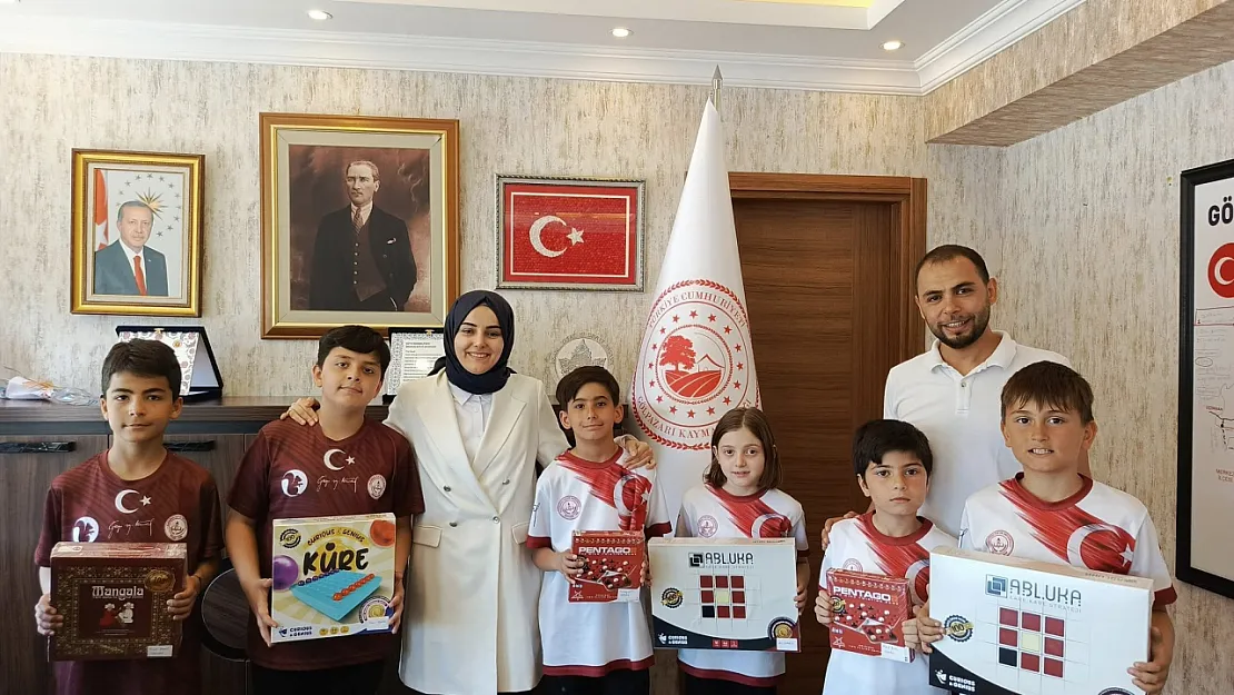 Dereceye Giren Öğrencilerden Kaymakama Ziyaret