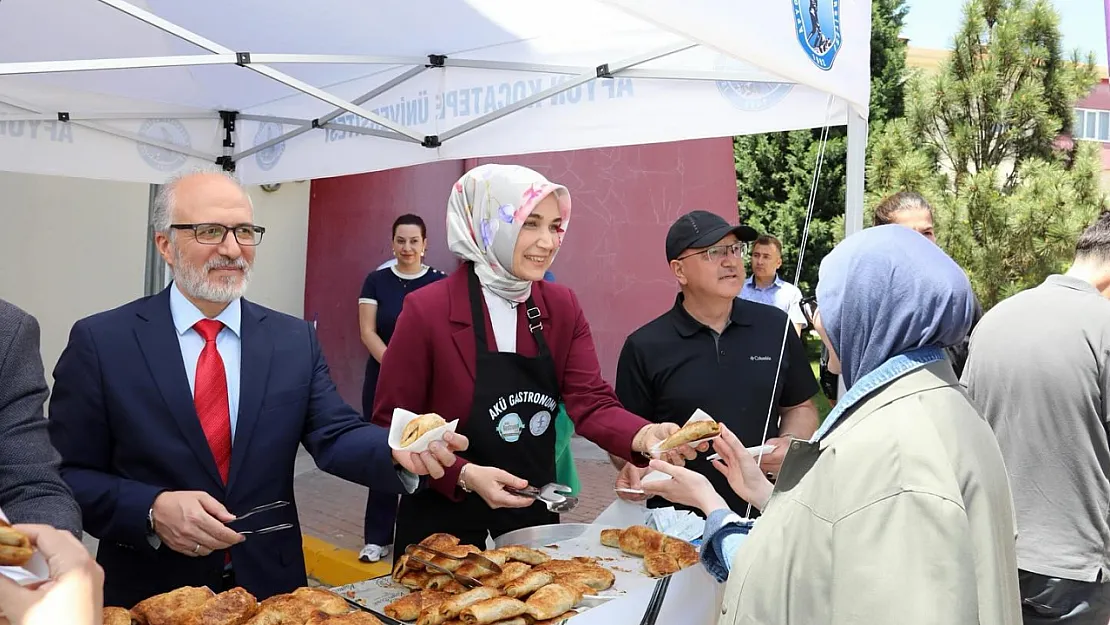 Devlet Ana, Bükme Ve Vişne Hoşafı Dağıttı