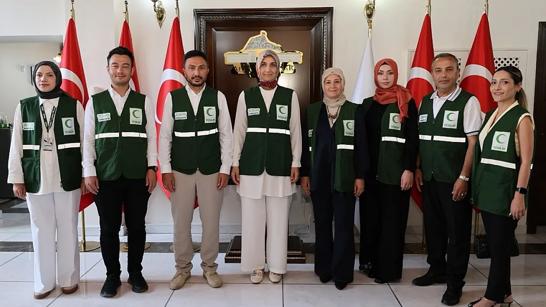 Devlet Ana'ya Yeşilay Çalışmalarını Anlattılar