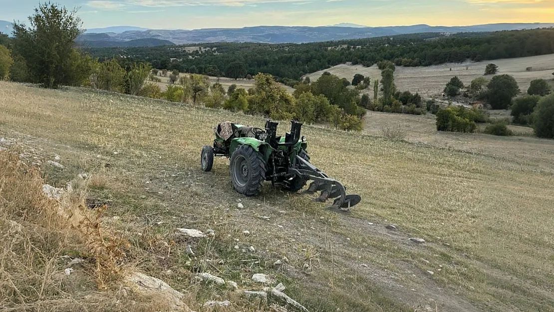 Devrilen Traktörün Altında Kalan Çiftçi Hayatını Kaybetti