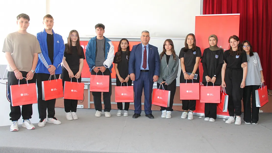 Dijital Medyada Doğru Bilgiye Ulaşmayı Öğrendiler