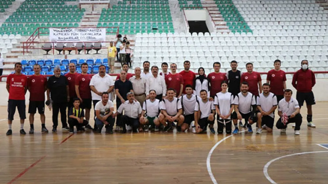 Dinar Belediye voleybol  turnuvasının şampiyonu oldu