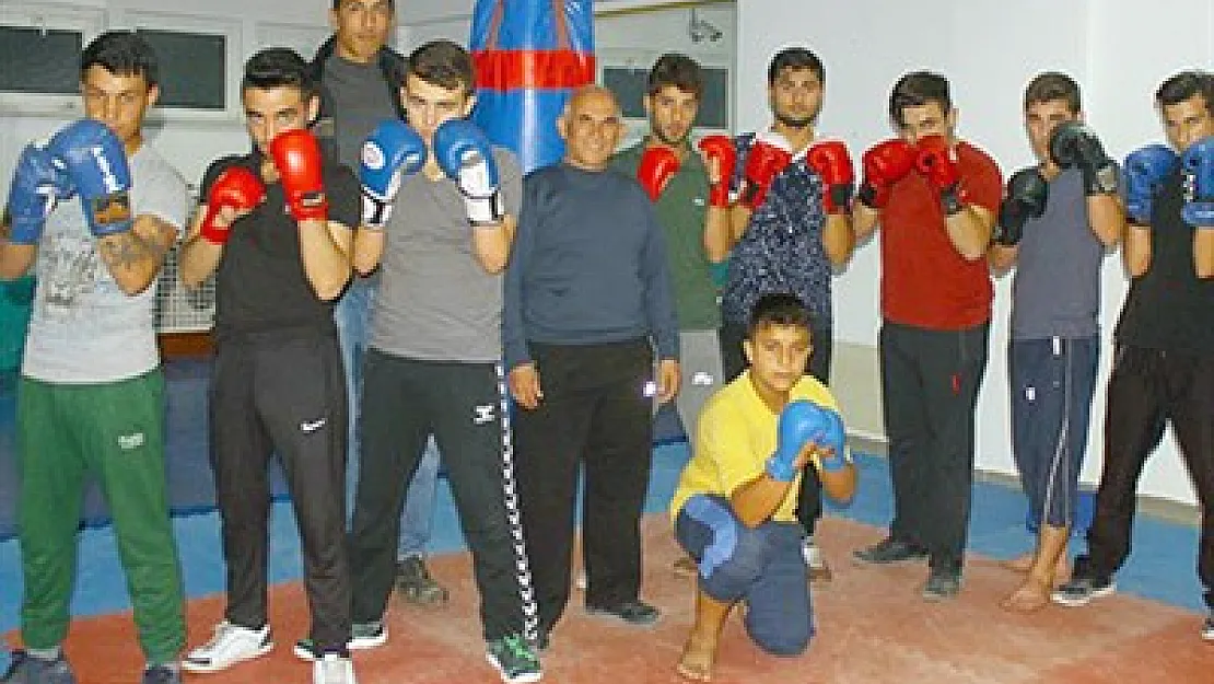 Dinar'da boks kursu veriliyor – Kocatepe Gazetesi