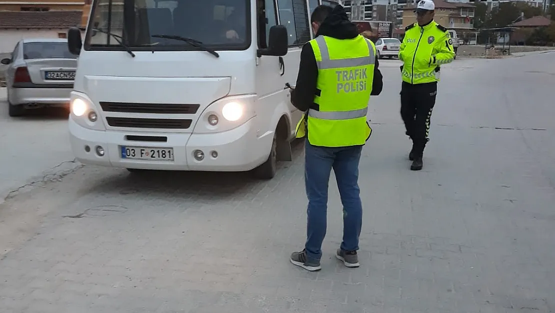 Dinar'da öğrenci servislerine yönelik polis denetimi