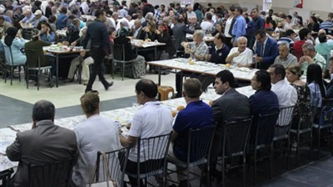 DP lideri Uysal'dan Bakan Eroğlu'na açılış ve iftar eleştirisi: 'Bu yaptıkları onlara zehir zıkkım olsun'