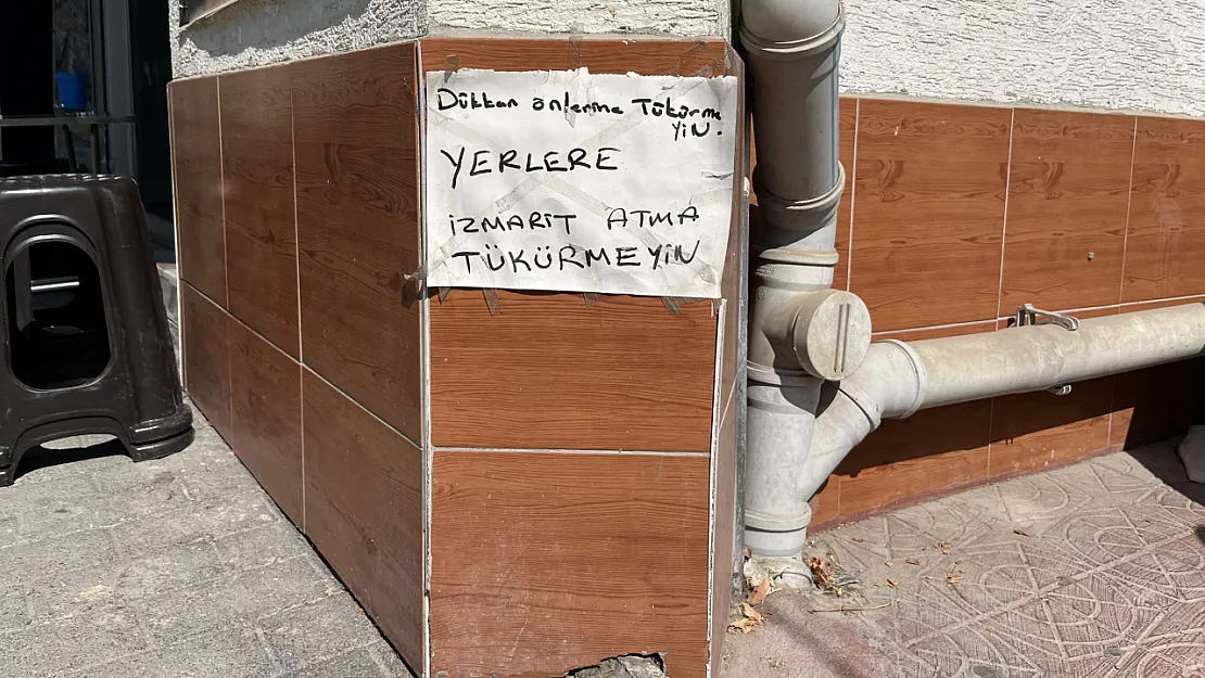 Dükkanının Önüne Astığı Uyarı Yazısı İle İstediği Sonucu Aldı