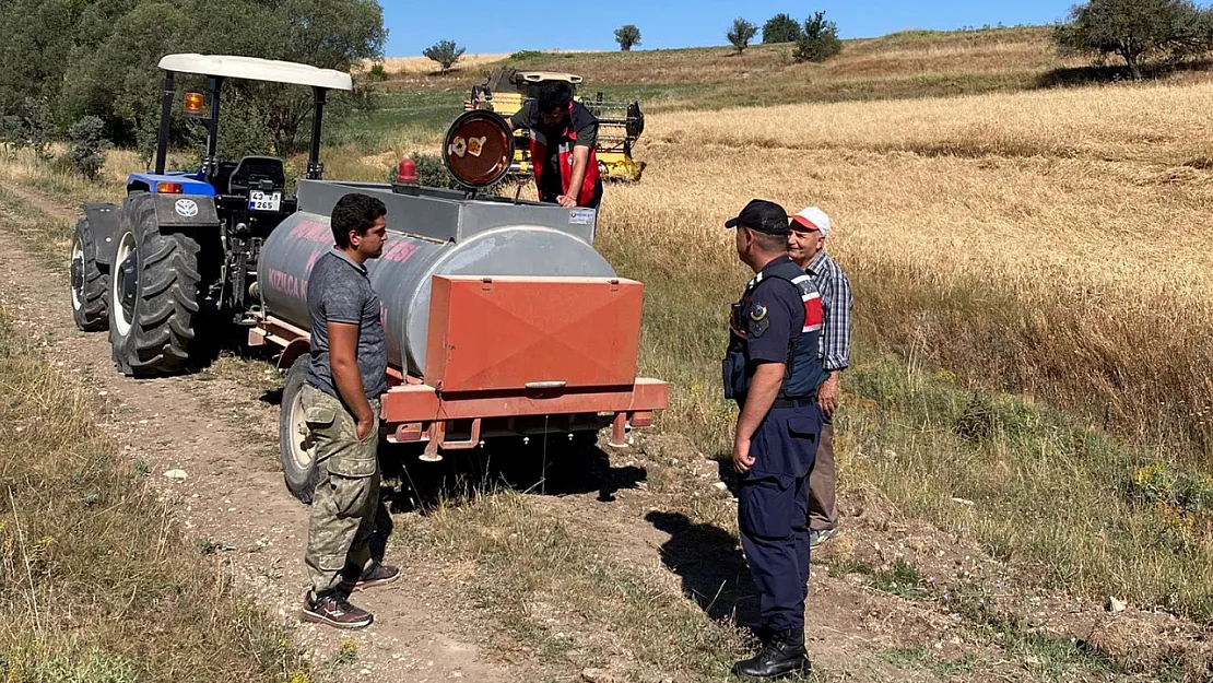 Dumlupınar'da Biçerdöver Hasat Çalışmaları Denetlendi