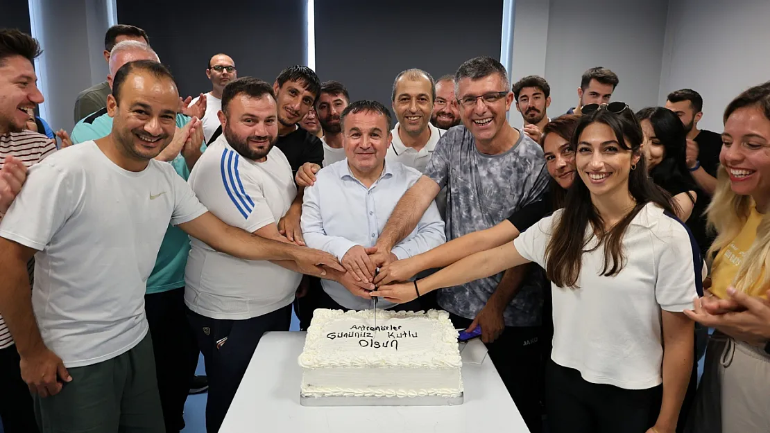 Dünya Antrenörler Günü Kutlandı
