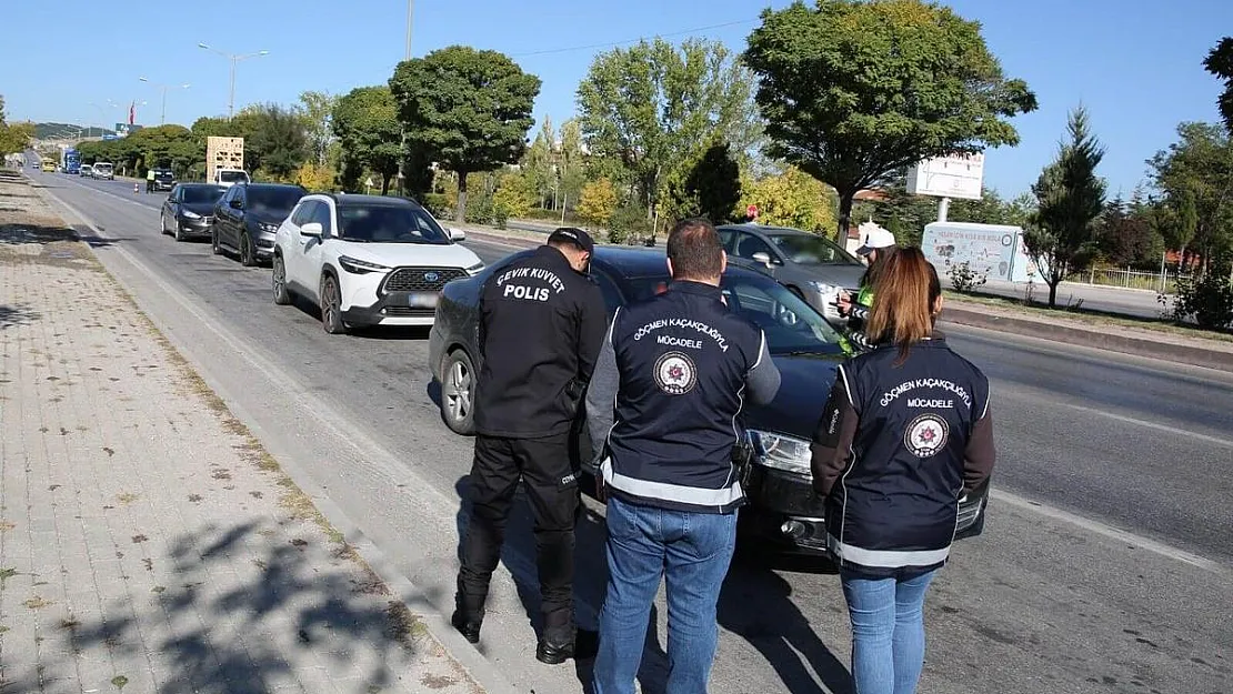 Düzensiz göçle mücadele uygulamasında 3 şahsa cezai işlem uygulandı