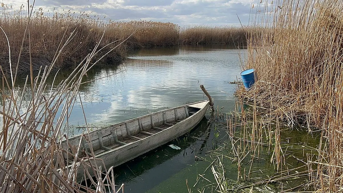 Eber Gölü'nde kış mevsiminde beklenen yağış alınamadı