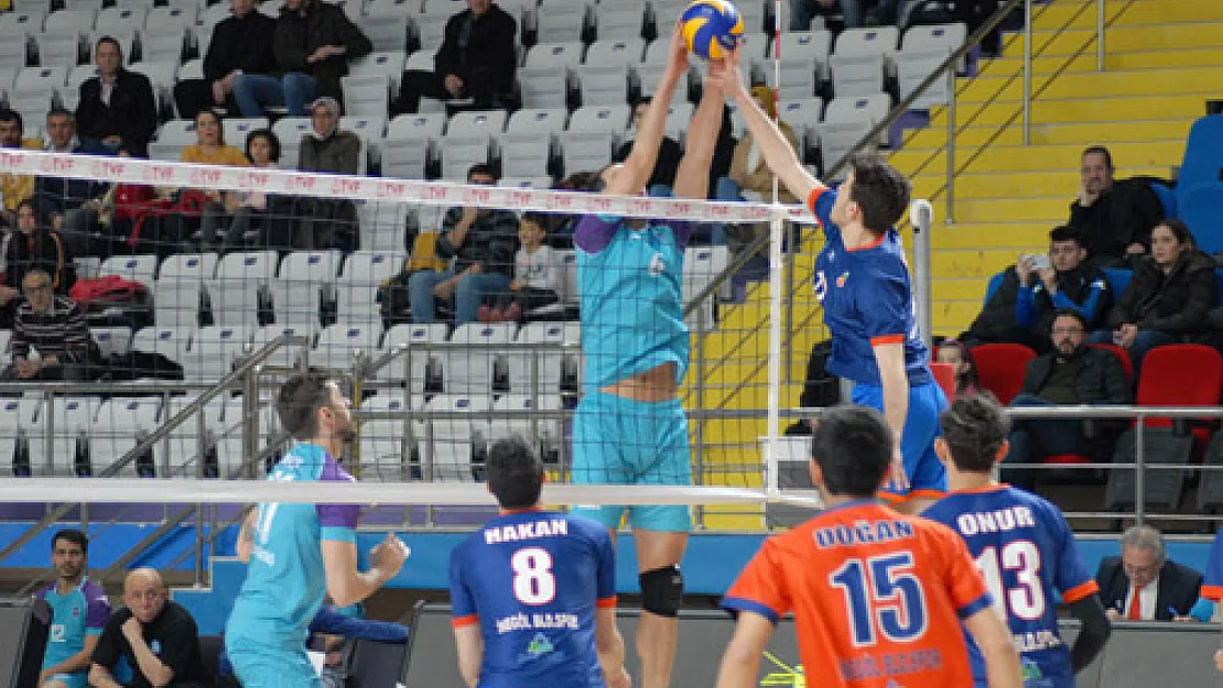 Efeler 4'de 4 yaptı