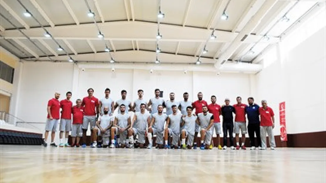 Efeler'in adı Afyon Belediye YÜNTAŞ Voleybol oldu