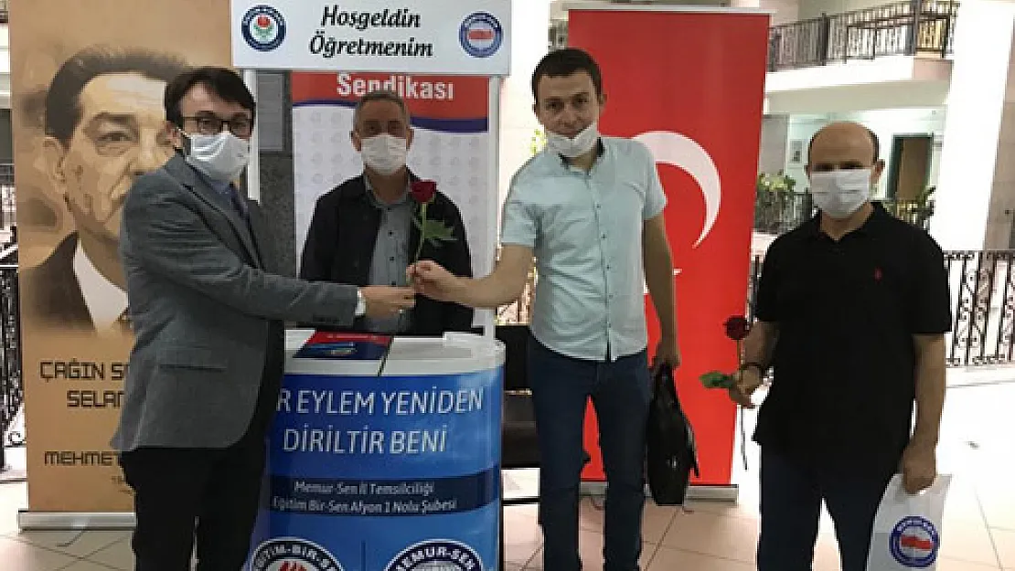 Eğitim Bir'den  genç öğretmenlere çiçekli karşılama