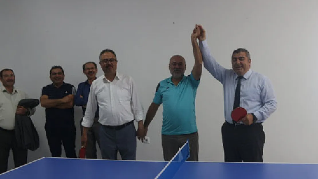 Eğitim yöneticileri tenis turnuvasında karşılaştı