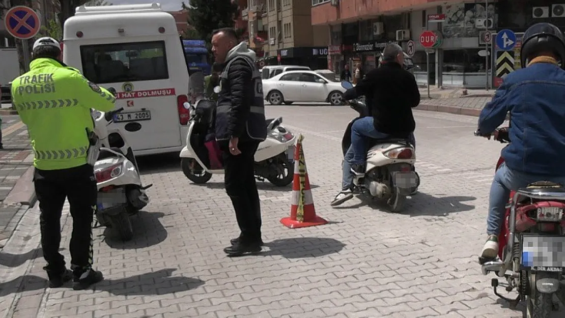 Ehliyetsiz Ve Kasksız Sürücülere Geçit Verilmiyor