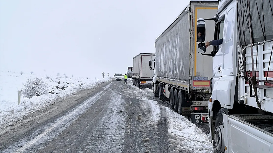 Ekiplerden Hummalı Çalışma… Kapalı Köy Yolu Yok