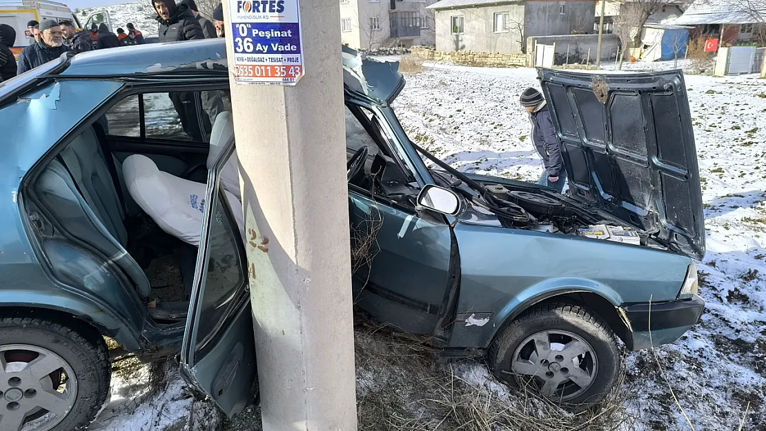 Elektrik Direğine Çarptı, Kâğıt Gibi Ezildi