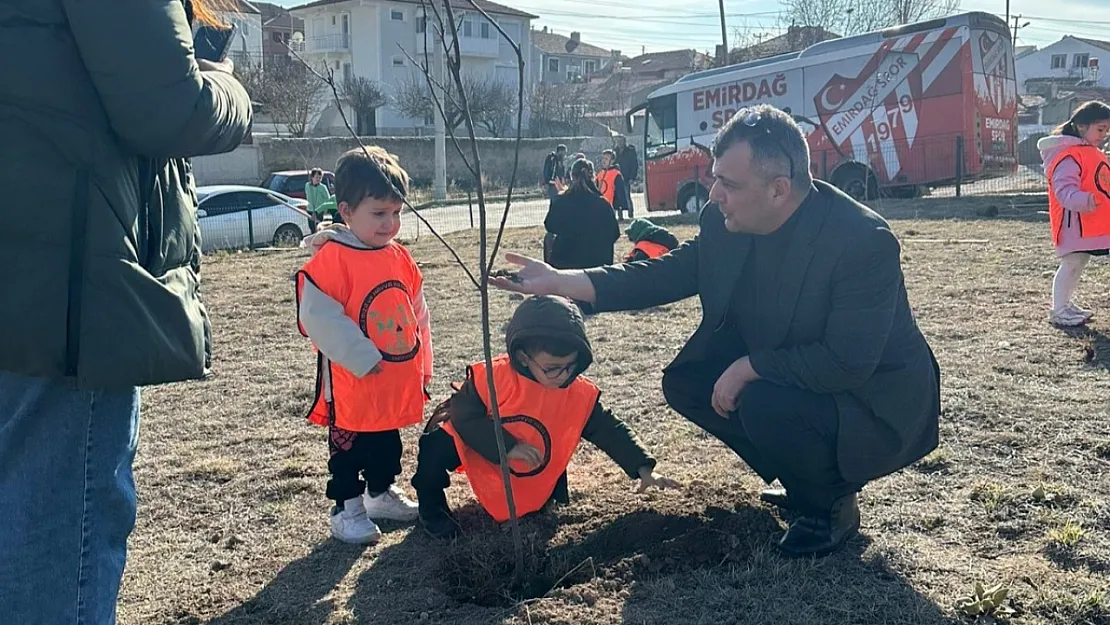 Emirdağ'da Her Mahalleye Meyve Ağaçları Dikilecek