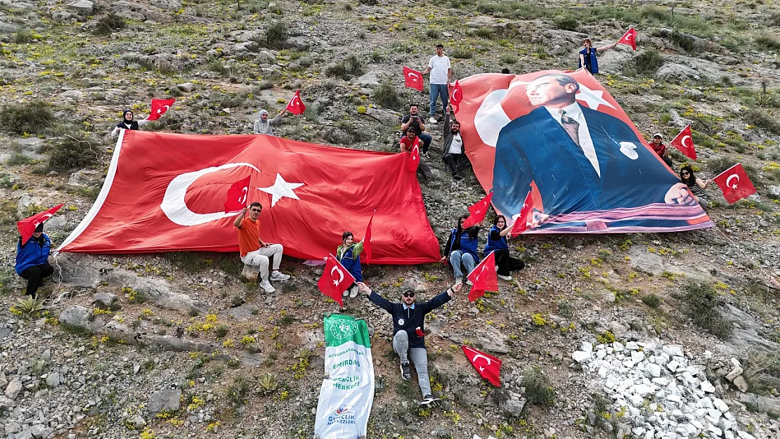 Emirdağlı Gençlerden Anlamlı Mesaj: 'Önce Vatan'