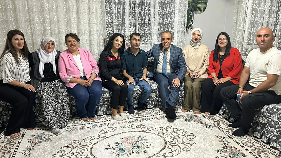Emniyet'ten Baba Şefkati... Kendi Yemeğini Yiyebilecek