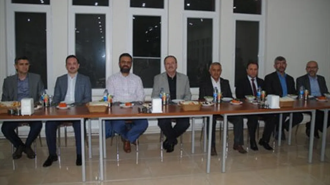 Ensar Vakfı'ndan geniş katılımlı iftar