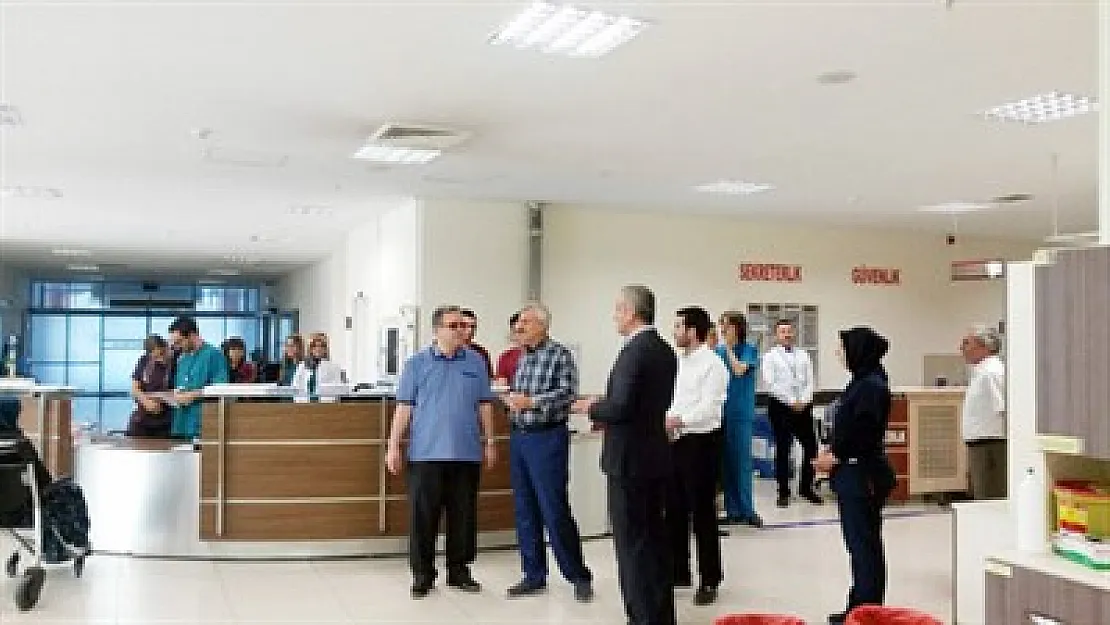 Erdöl, AKÜ’yü ziyaret etti – Kocatepe Gazetesi