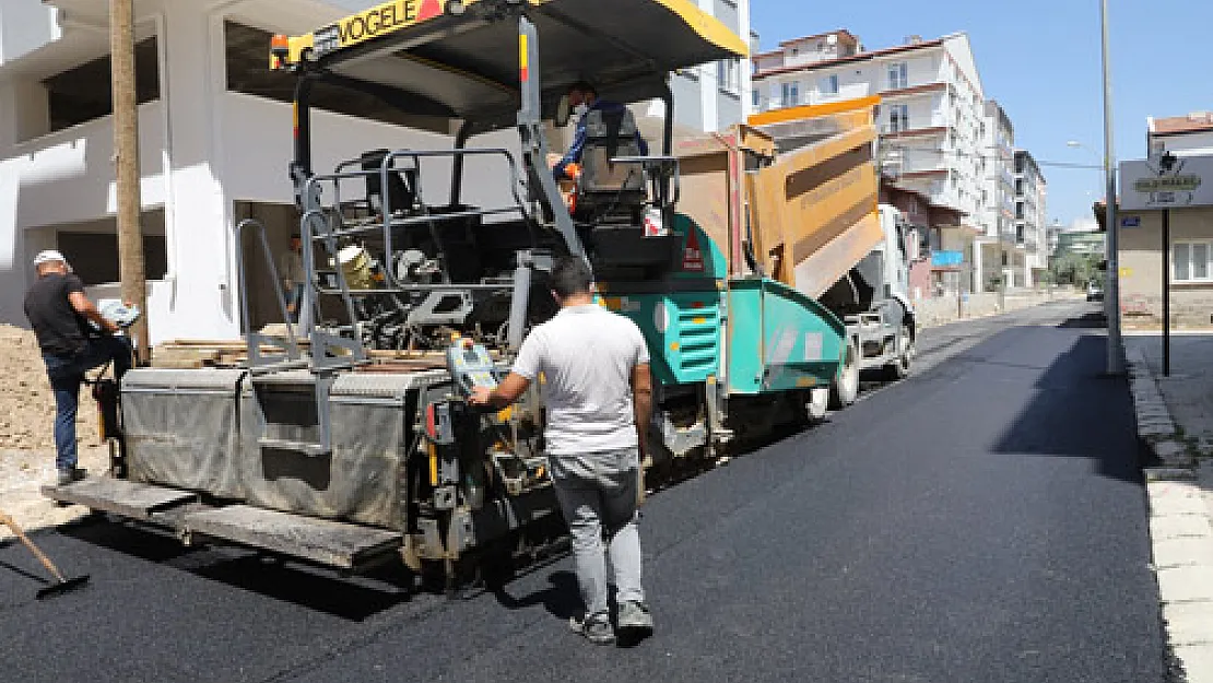 Erenler’de 4 bin  400 ton asfalt  serimi yapıldı