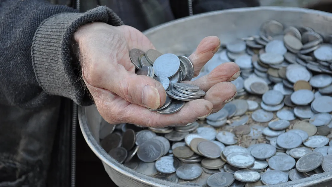 Eskiden Ödeme Olarak Aldığı Paraları Günümüzde Hurda Olarak Satıyor