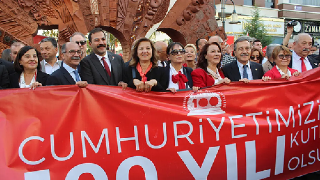 Eskişehir '100. Yıl Cumhuriyet Anıtı' törenle açıldı