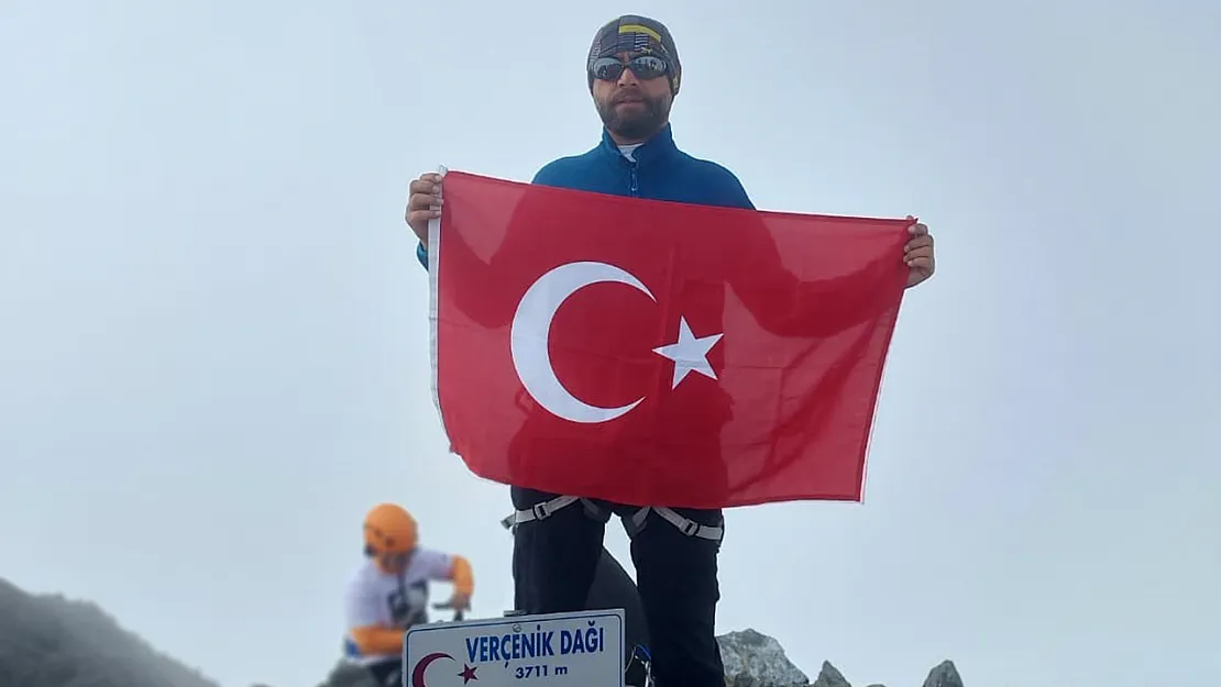 Eskişehir AFAD Personeli Verçenik Dağı Zirvesine Ulaştı