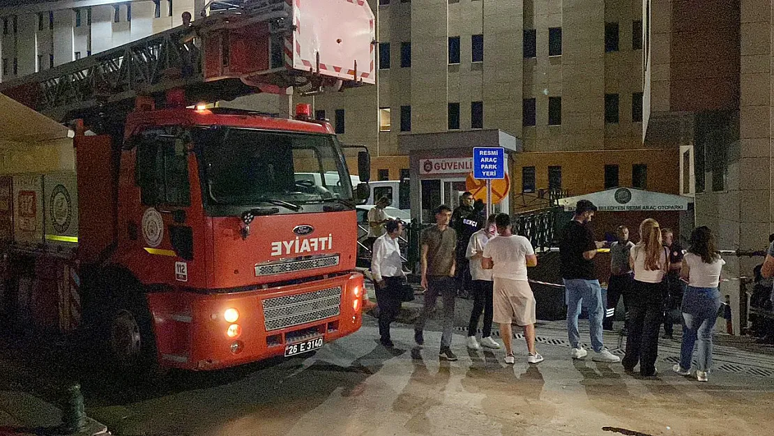 Eskişehir'de Belediye Binasında Yangın Paniği