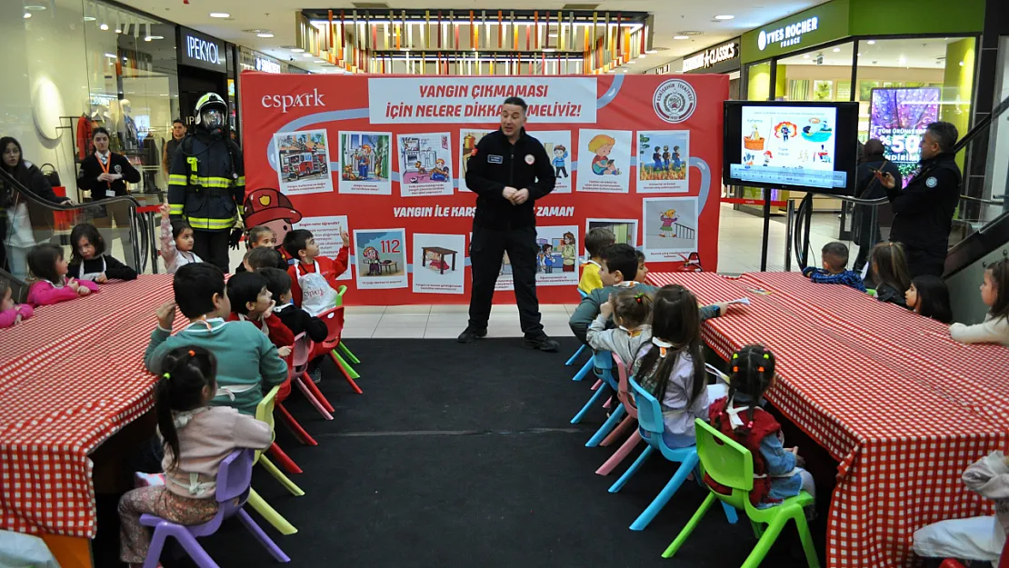 Eskişehir'de Çocuklar ve Ebeveynlere Hayat Kurtaran Yangın Eğitimi