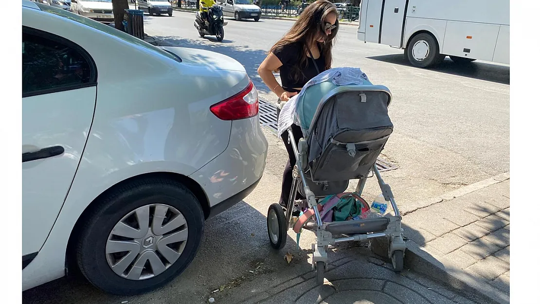 Eskişehir'de Engelli Ve Bebek Arabası Geçişine Saygısız Park