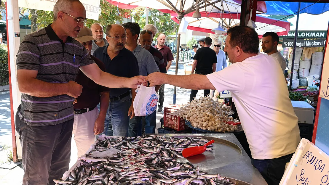 Eskişehir'de 'Hayrına' Balık Dağıtma Yarışı: 2 Günde 6 Ton Dağıtıldı