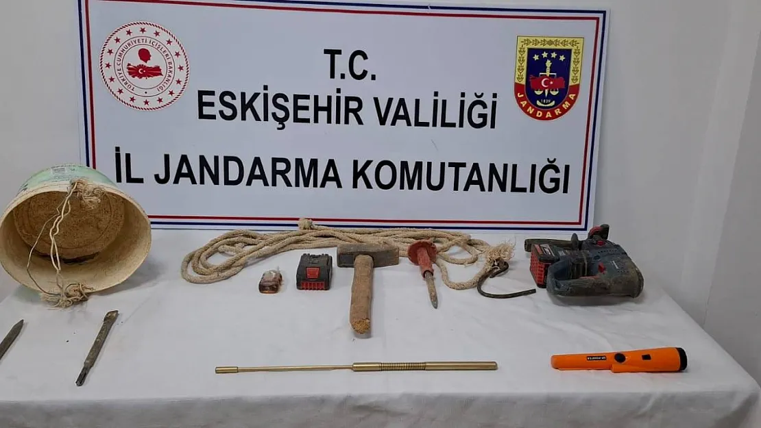 Eskişehir'de Kaçak Kazı Yapan 2 Şüpheli Suçüstü Yakalandı