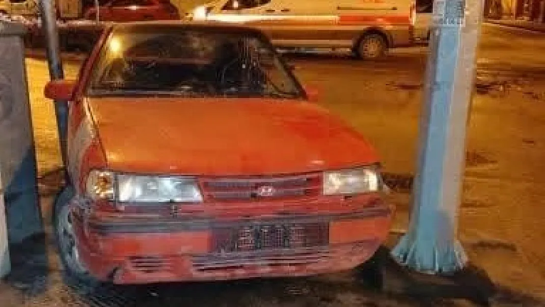 Eskişehir'de Kavşakta Otomobiller Çarpıştı: 2 Yaralı