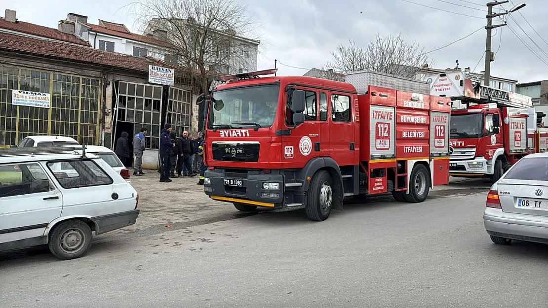 Eskişehir'de Oto Tamircide Patlayan Tüp, Paniğe Neden Oldu