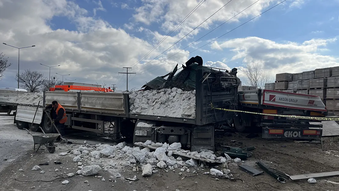 Eskişehir'de Tır kazası: 'Belki yaşıyordur abi'