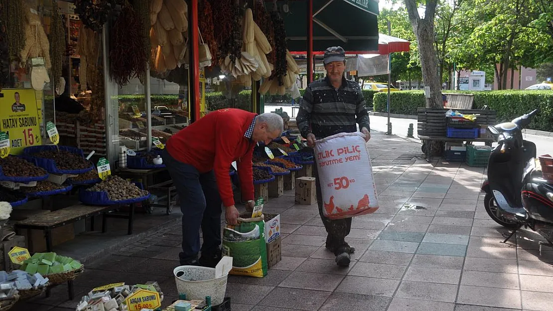 Eskişehir esnafı erken saatlerde oyunu kullanıp dükkânının başına geçti