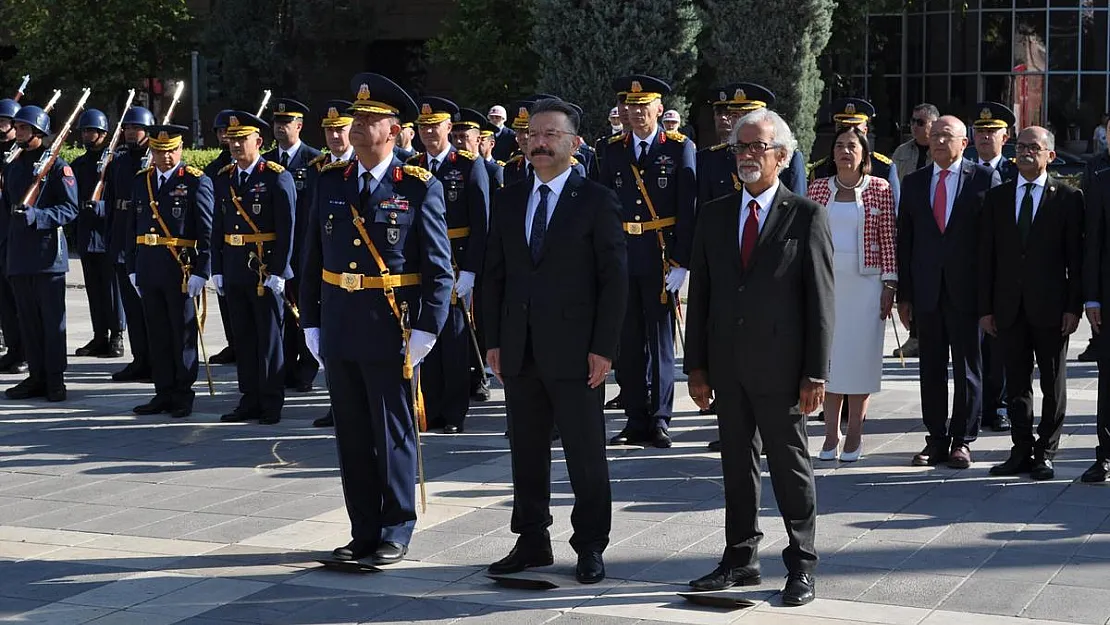 Eskişehir'de Zafer Bayramı törenle kutlandı