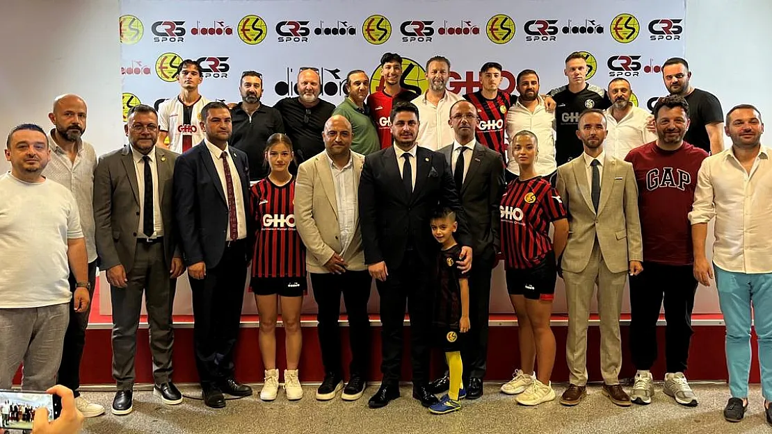 Eskişehirspor'un yeni sezon formaları tanıtıldı